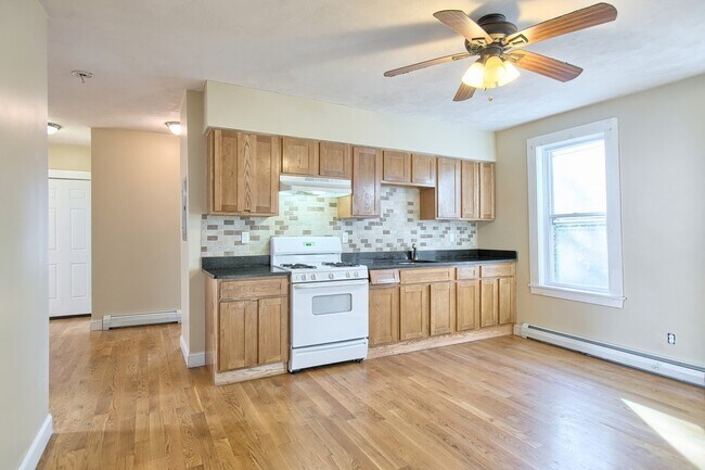 Building Photo - 31 Simon St