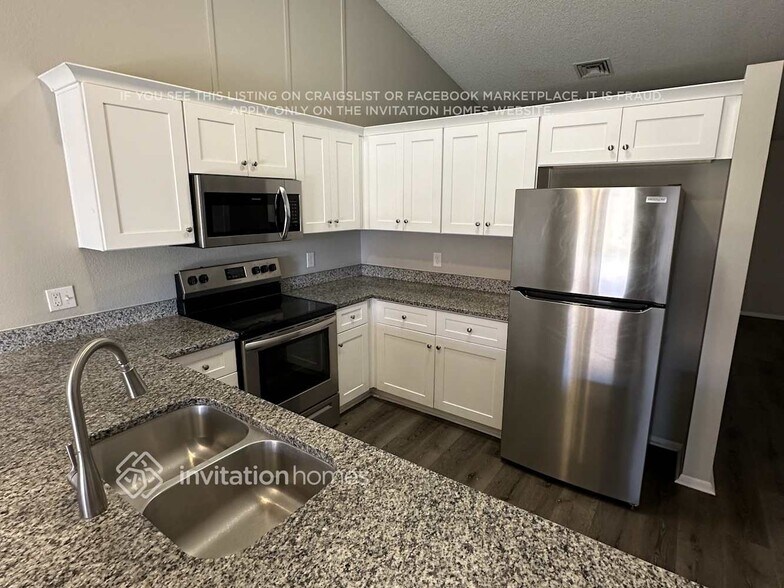 Building Photo - 3239 W Tonopah Dr