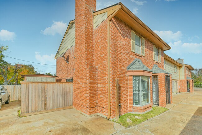 Building Photo - 9217 Carousel Ln