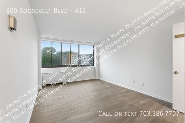 Building Photo - 600 Roosevelt Blvd