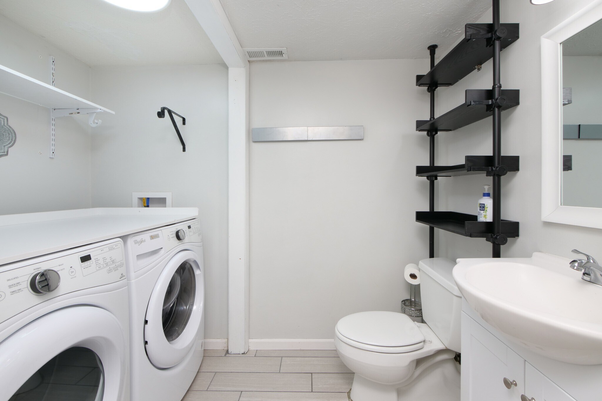 Building Photo - 267 Deepwood Dr