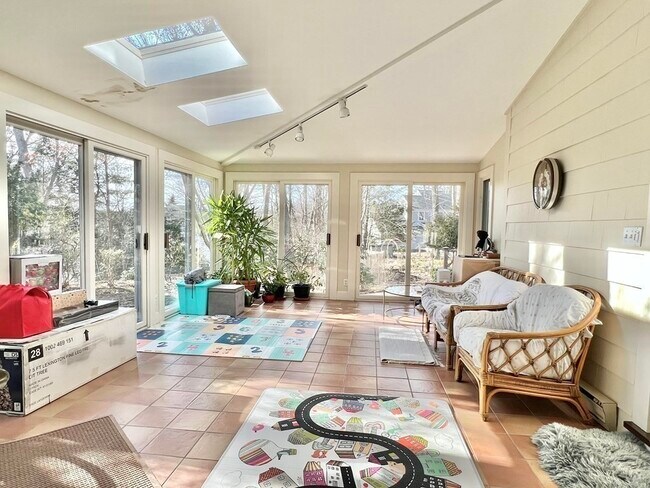 Building Photo - 124 Pilgrim Rd