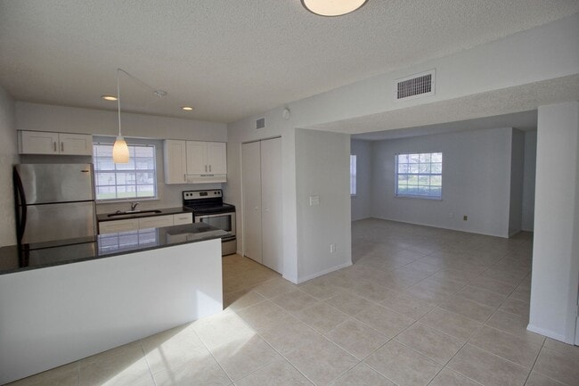 Building Photo - 1300 E Muriel St