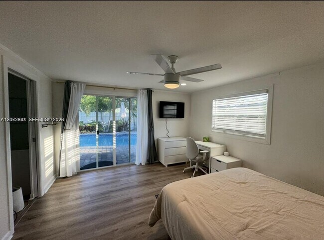 Building Photo - 914 N Ocean Breeze