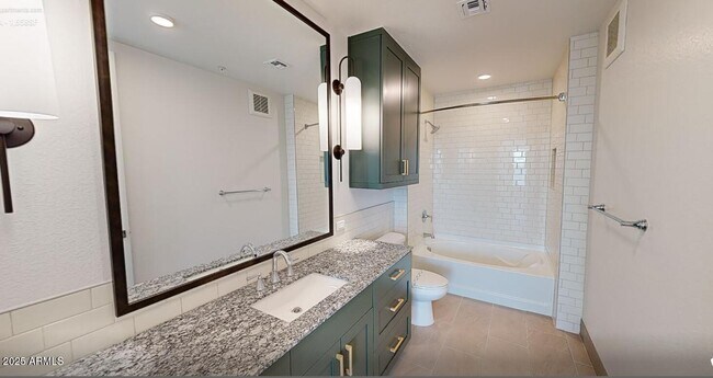 Building Photo - 98 S River Dr