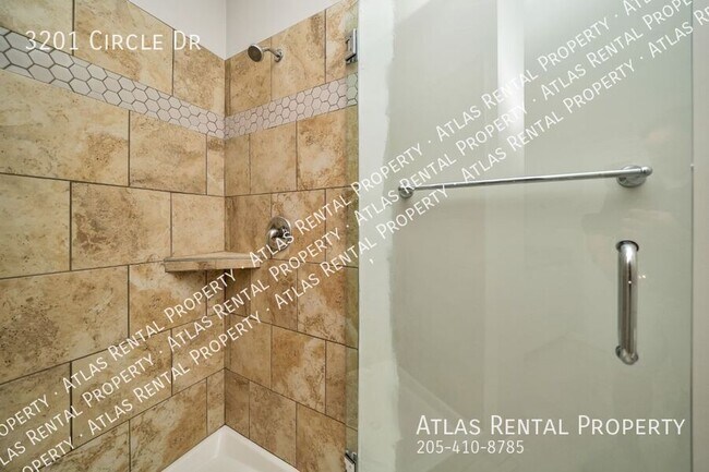 Building Photo - 3201 Circle Dr