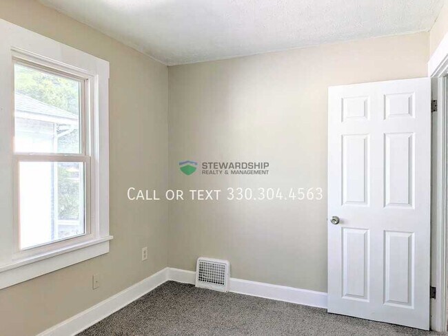 Building Photo - 1414 16th St NW