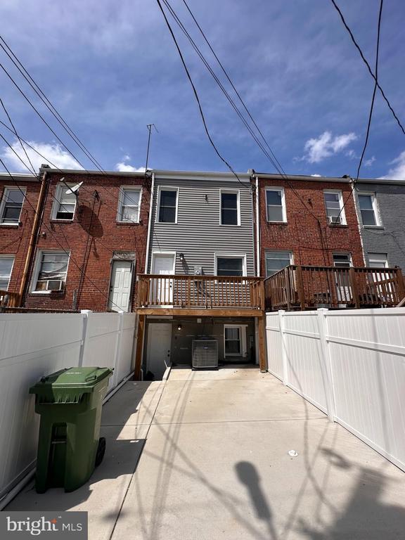 Building Photo - 2731 Mura St