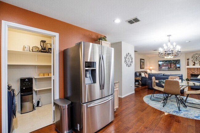 Building Photo - 9601 Euclid Dr