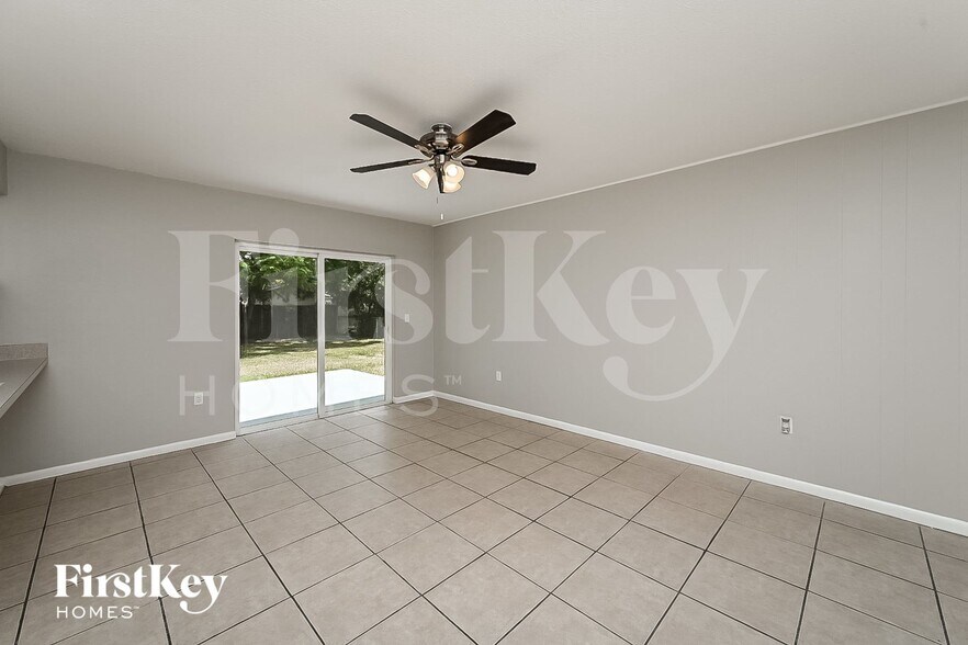 Building Photo - 718 Kingswood Loop