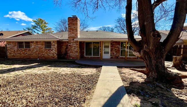 Building Photo - Gorgeous! Completely Remodeled 3/2/2 in Ba...