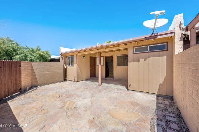 Building Photo - 3362 E Fort Lowell Rd