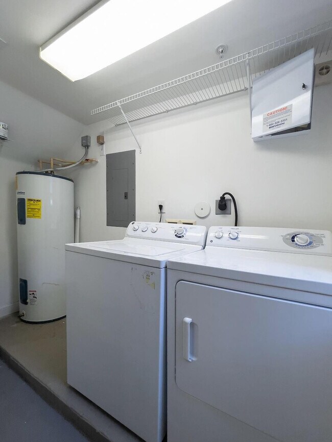 Building Photo - 2343 Vintage Dr