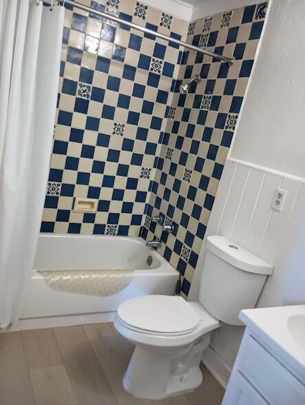 Building Photo - 1203 Agua Fria St