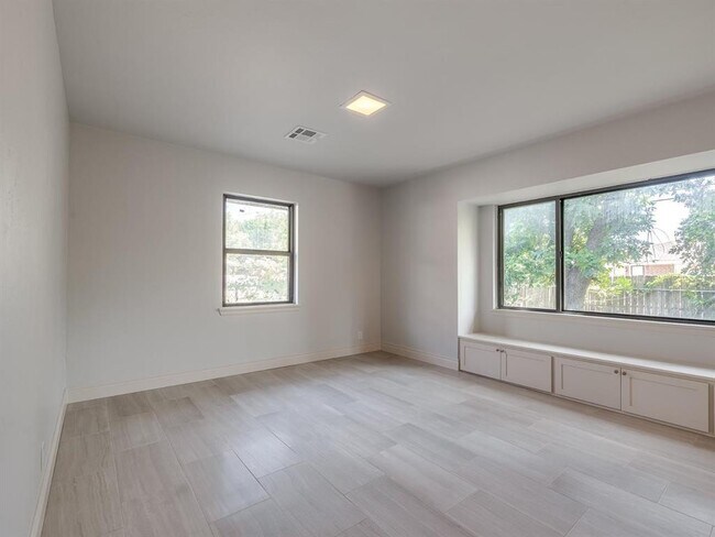 Building Photo - 1320 Avondale Dr