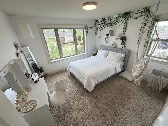 Building Photo - Bright Corner-Lot Home in Desirable Niwot Neighborhood