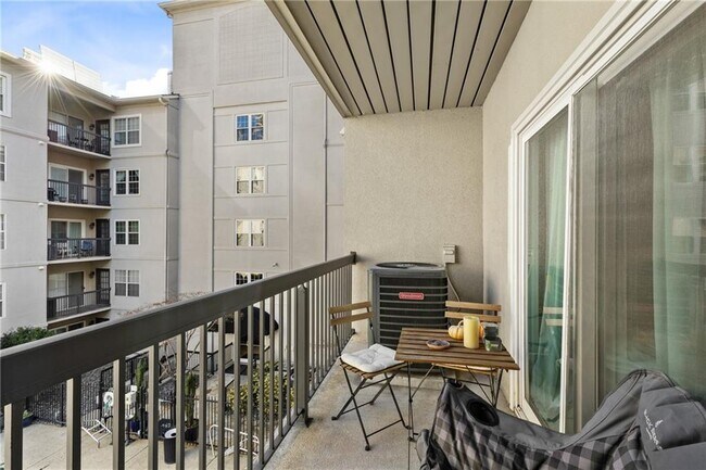 Building Photo - 1074 Peachtree Walk NE