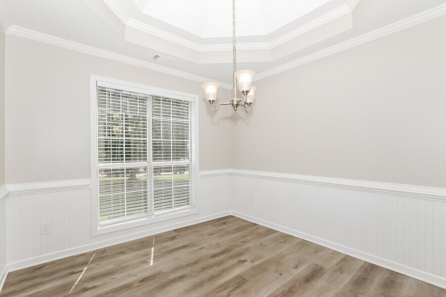 Building Photo - 809 Ravins Way