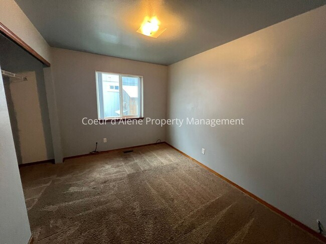 Building Photo - 3 bed, 2 bath house in Davis Park