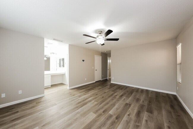 Building Photo - 3841 W Villa Linda Dr