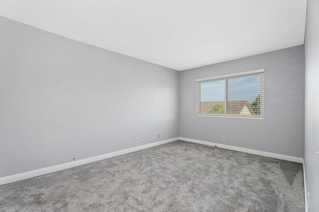 Building Photo - 8591 Naples Dr