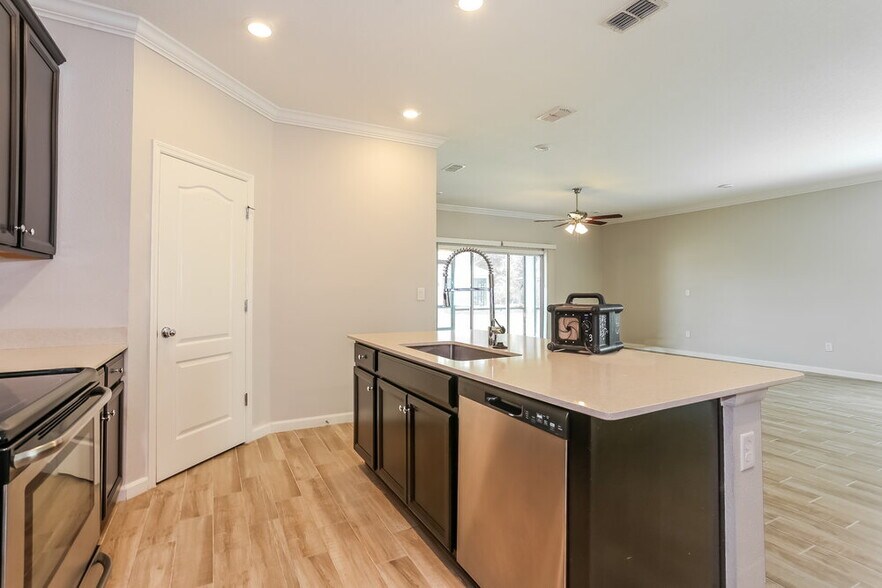 Building Photo - 7260 Blairton Way