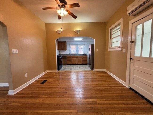 Building Photo - 14 W Carrollton Ave