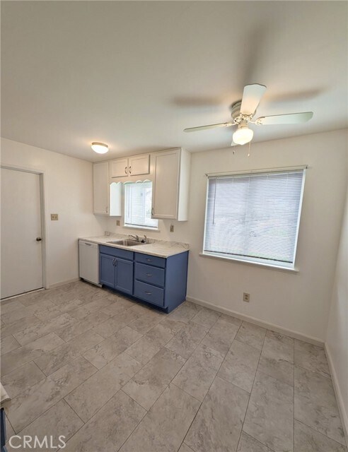 Building Photo - 877 Pearl Dr