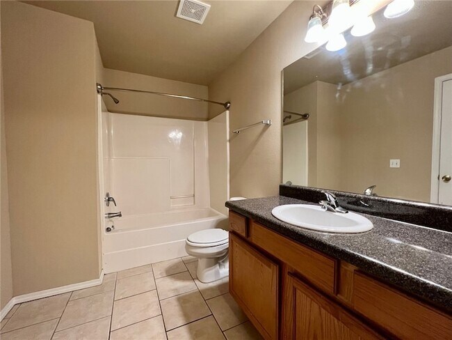 Building Photo - 2219 Skyler Dr