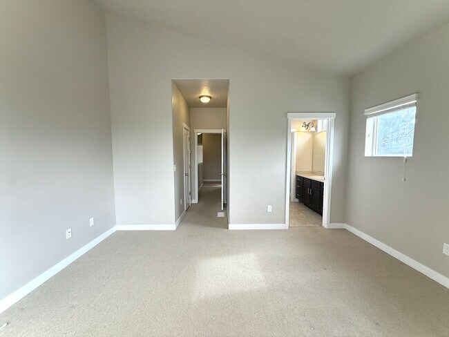 Building Photo - AVAILABLE JULY 1ST | 3 BED | 2.5 BATH | $2,295/MO