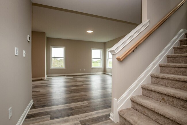 Building Photo - 685 Shaker Dr