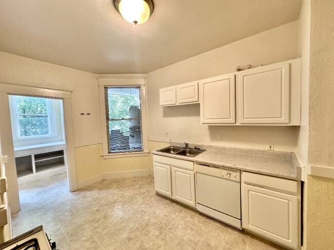 Building Photo - 816 S 8th St