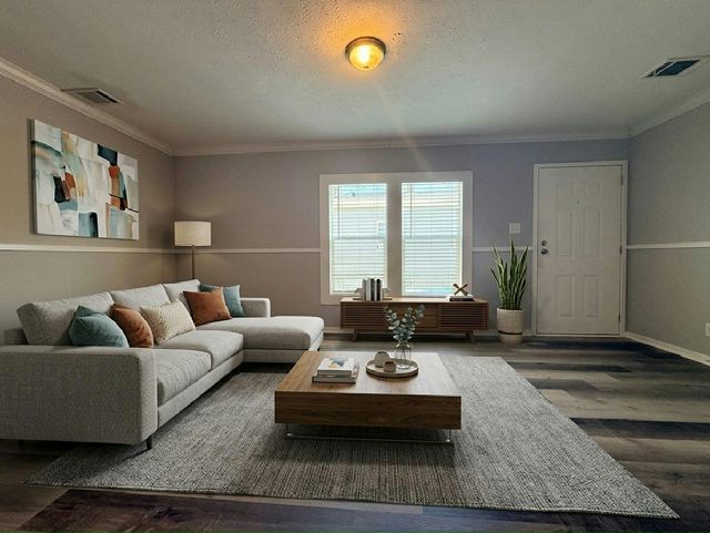 Building Photo - 240 Creek Water Cir