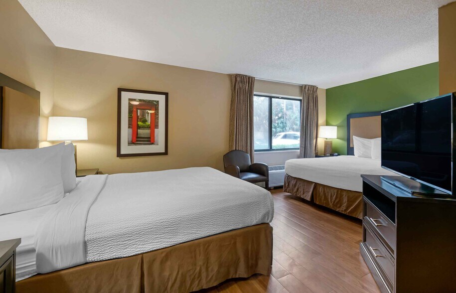 Building Photo - Furnished Studio-Daytona Beach - Internati...