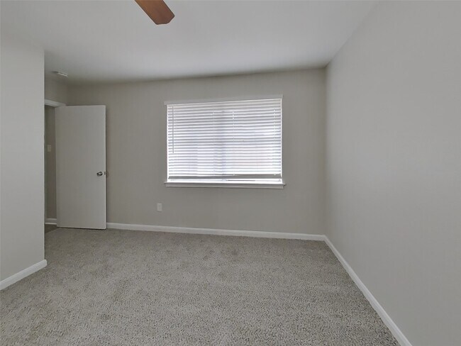 Building Photo - 5503 Jumada Cir