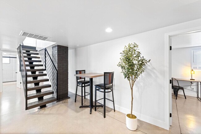 Building Photo - Student Housing - Private Bedrooms for Rent in Newly Renovated House (UNR)
