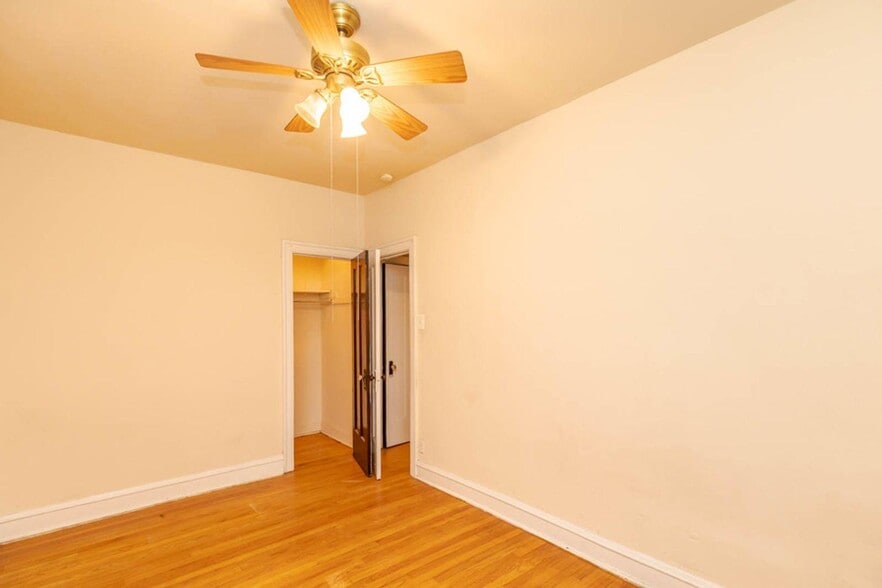 Building Photo - 1333 W Touhy Ave