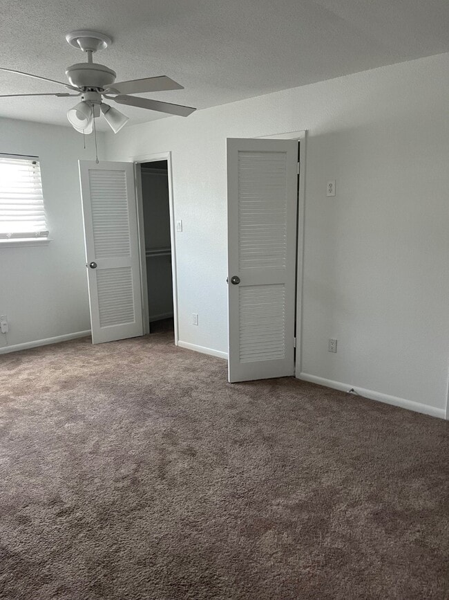 Building Photo - 2517 Bering Dr