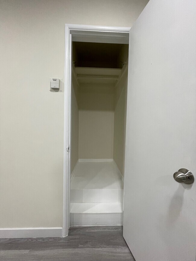 Building Photo - 3905 W 4th St