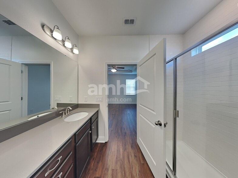 Building Photo - 1002 Summer Stone Lp