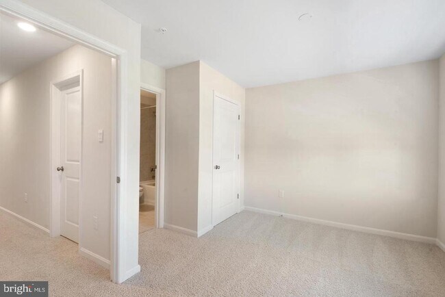 Building Photo - 568 Banquet Ln