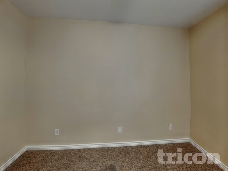 Building Photo - 214 Bob White Dr