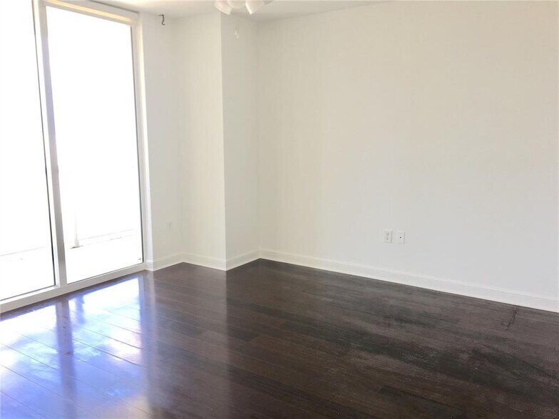 Building Photo - 50 Biscayne Blvd