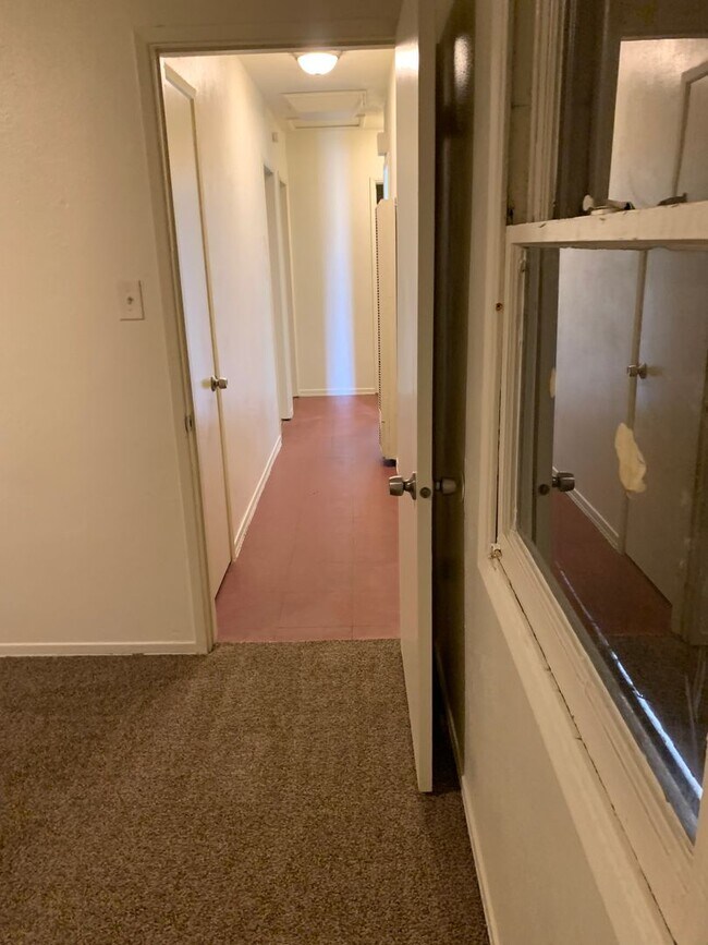 Building Photo - For rent by owner, section-8 ok - 3-Bed House on Cul-de-sac