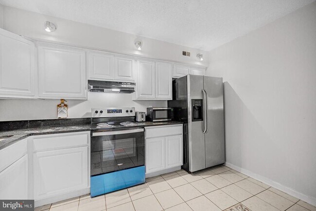 Building Photo - 3808 Laramie Pl