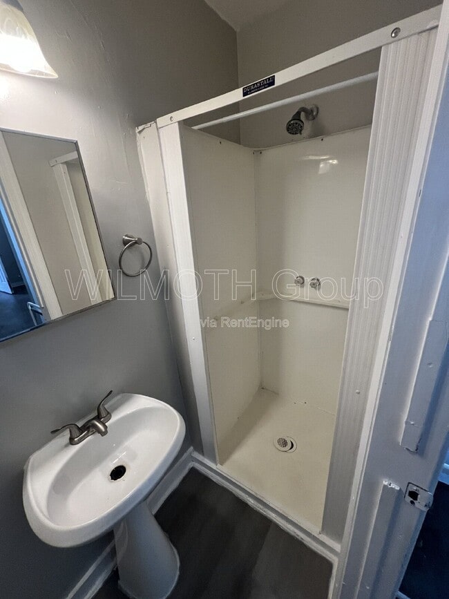 Building Photo - 320 N Sherman Dr