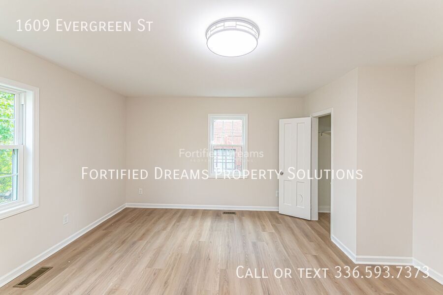 Building Photo - 1609 Evergreen St