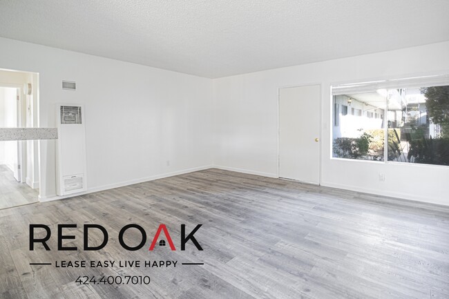 Building Photo - Luxurious and Light-Filled Two Bedroom, Ab...