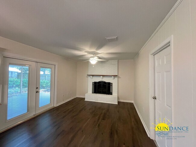 Building Photo - Updated 3-Bedroom Home in desirable Kenwood neighborhood!