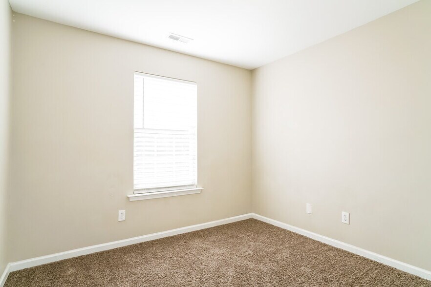 Building Photo - 5405 Kissimmee Ln